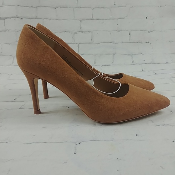 wide pointed toe heels